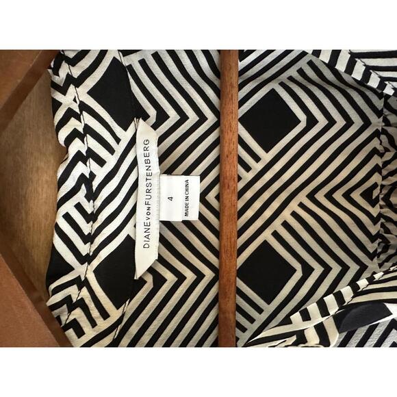 Diane Von Furstenberg 100% Silk Prita Black Geo Striped Shirt Dress Women’s sz 4 - Picture 7 of 11